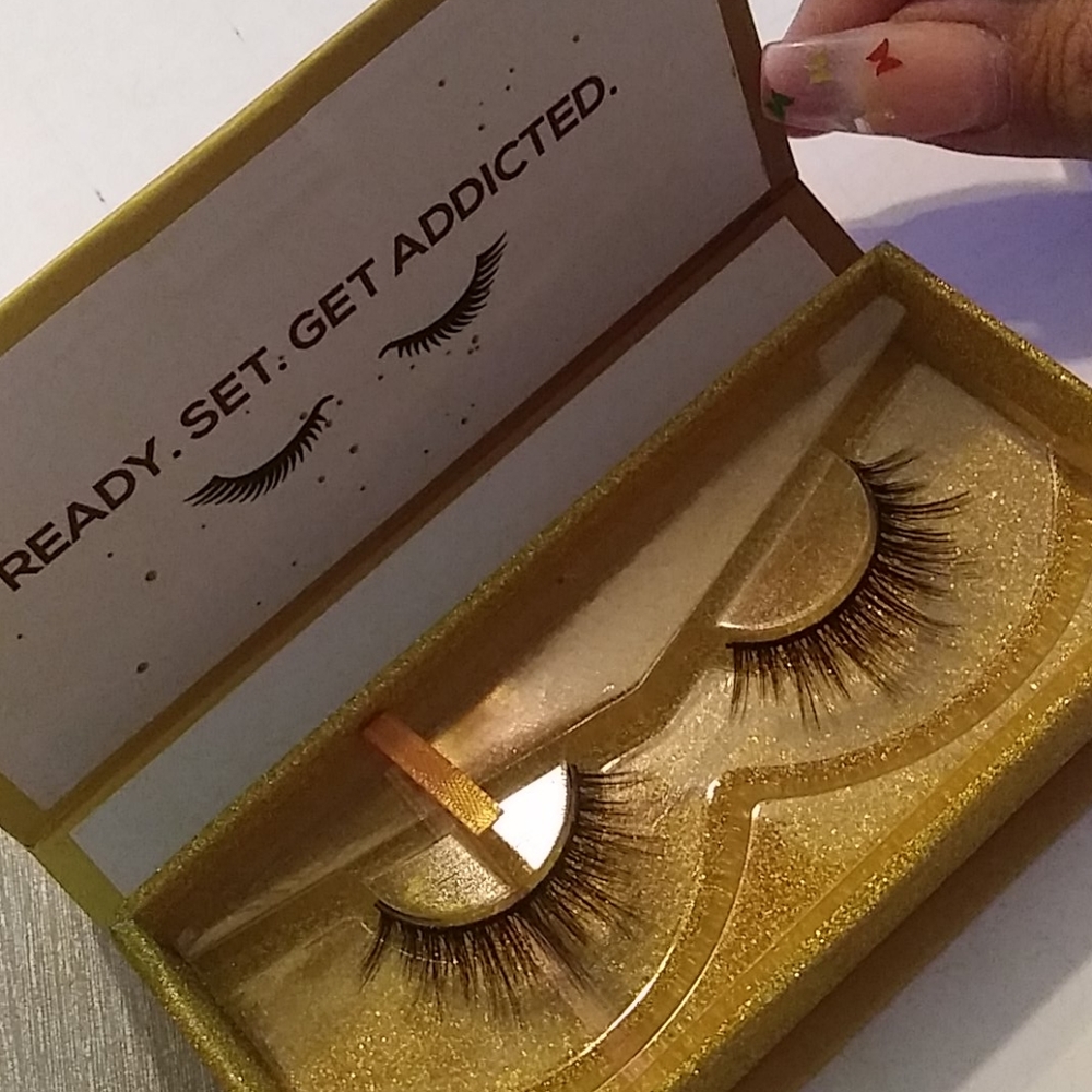 Lashes - Picture 2 of 4